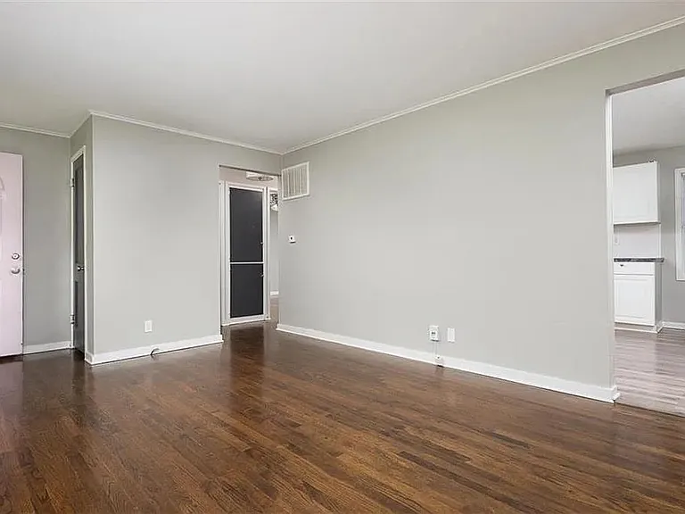 7516 Robinson St — Photo 5