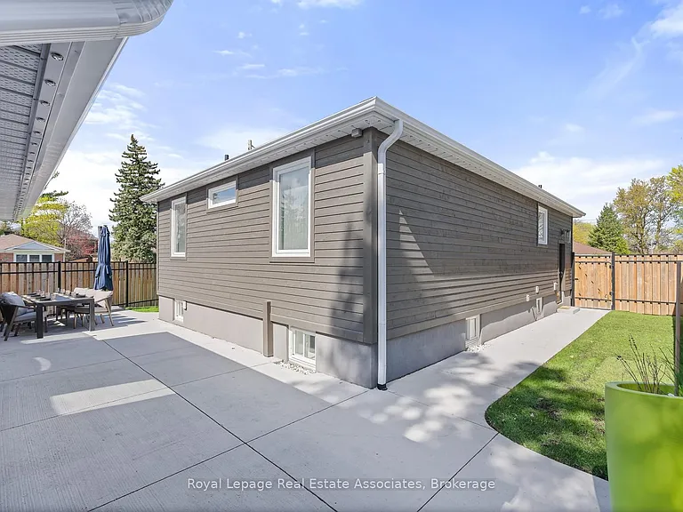 37 Windsor Rd — Photo 30