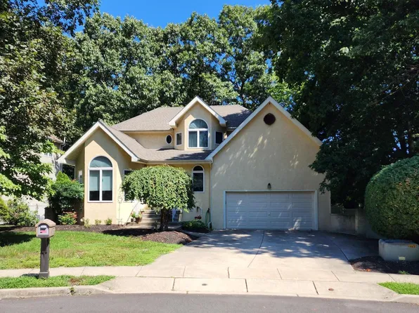 29 Lexington Ct, Mount Laurel, NJ 08054