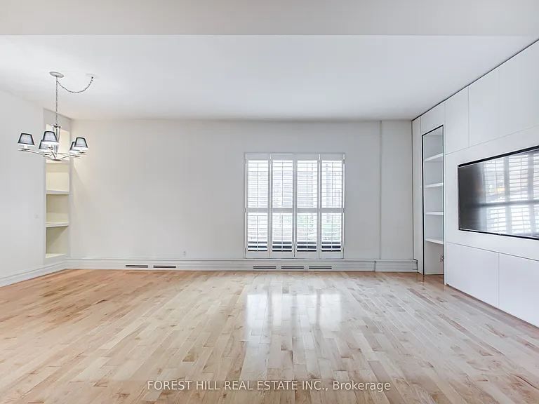 38 Avenue Rd #201 — Photo 14