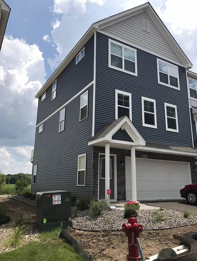 3 bed, 2048 sqft, $2,695 — Photo 3
