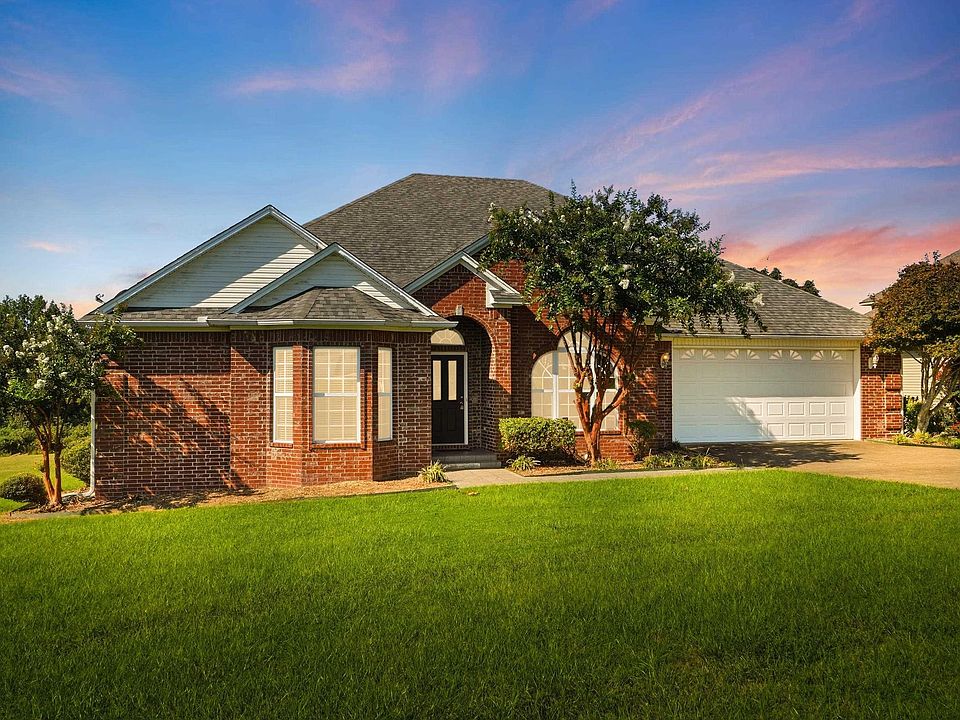 1st image of 90 Emerald Ln
