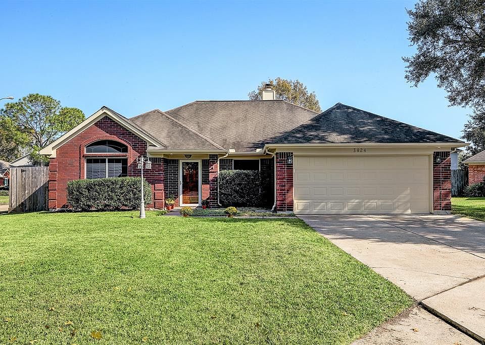1st image of 3824 Pin Oak Dr N