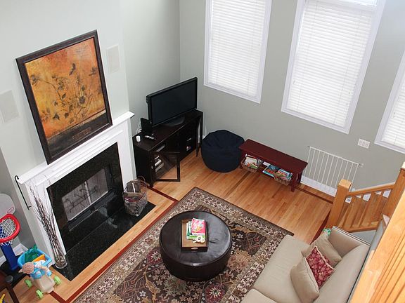 3rd image of 1648 W Augusta Blvd #1E