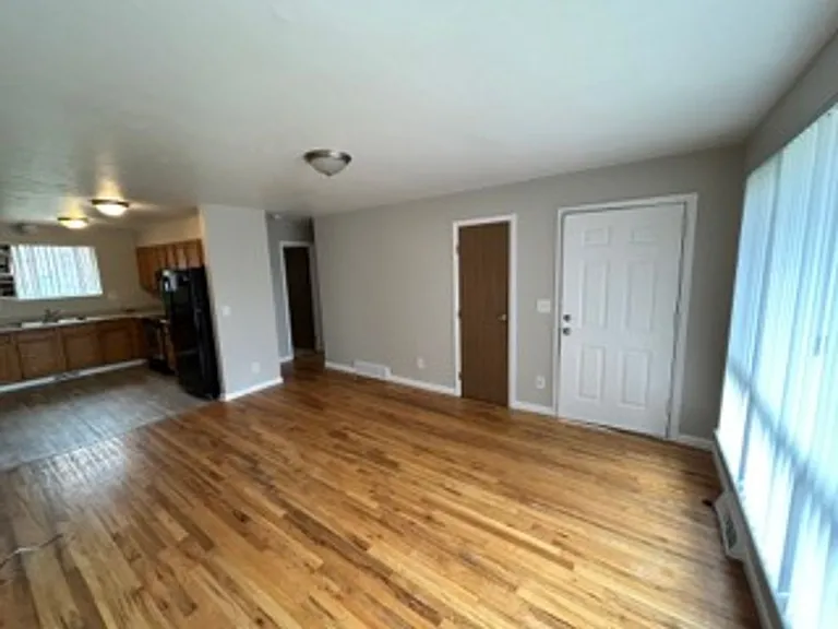 ** Move in Special** Spacious 3 bedroom, 1 bath Lakewood duplex with fenced in backyard available! — Photo 6