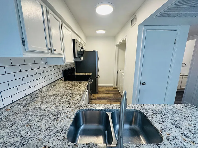 8611 Datapoint Dr #32 — Photo 15