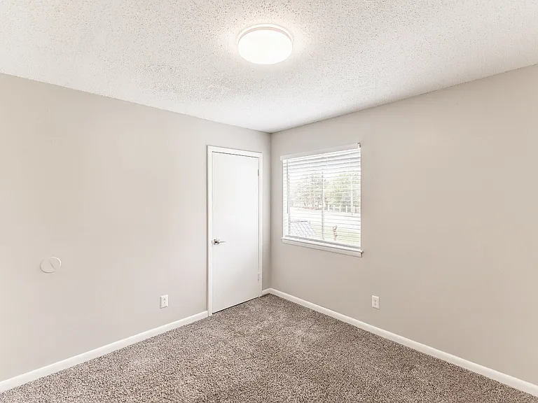 Dover Glen Apartments — Photo 19