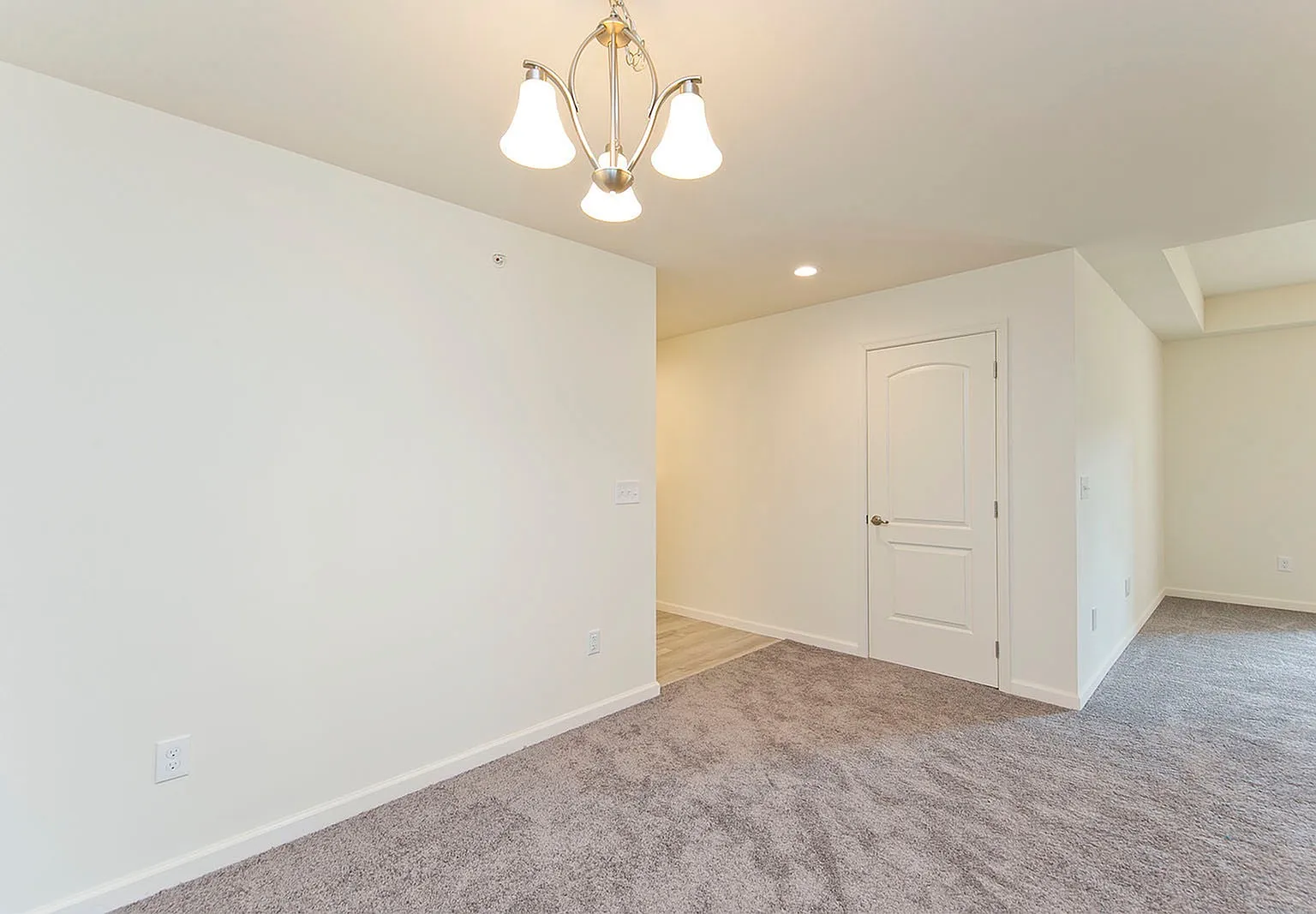 PRIORITY PLACE APTS — Photo 2