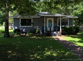 1208 S 3rd St, Hugo, OK 74743