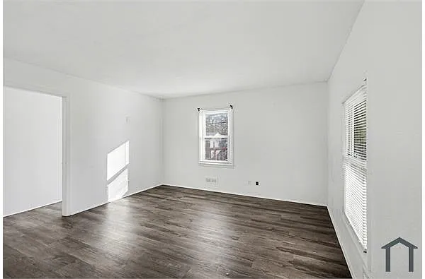 Building Photo - 4050 E 70th St
