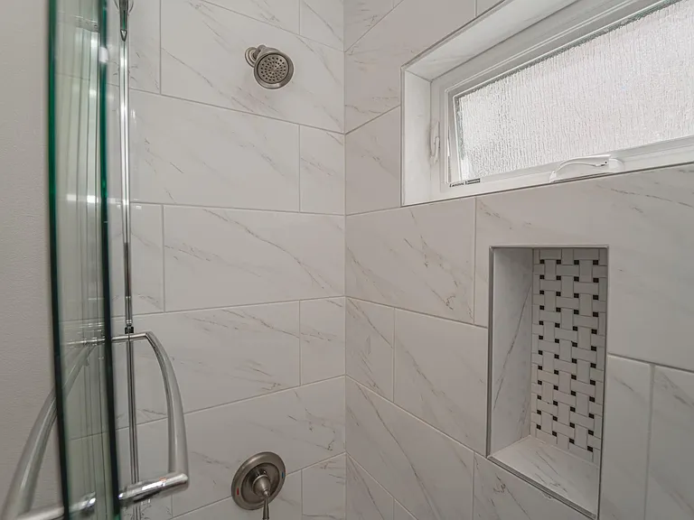4526 1/2 Saint Charles Pl — Photo 24