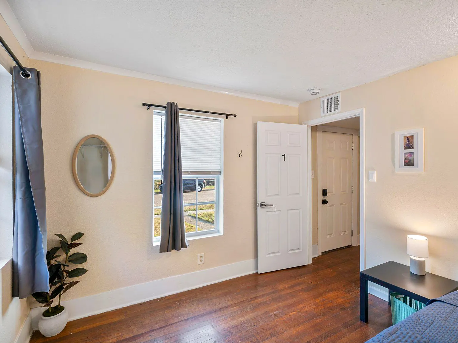 4 bed, 3.5 bath, 1456 sqft, $685 — Photo 2