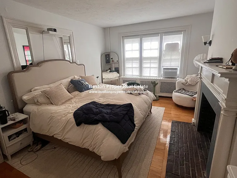 12 Aberdeen St #1 — Photo 2