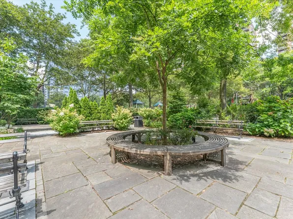 382 Central Park West 15T image 16 of 17