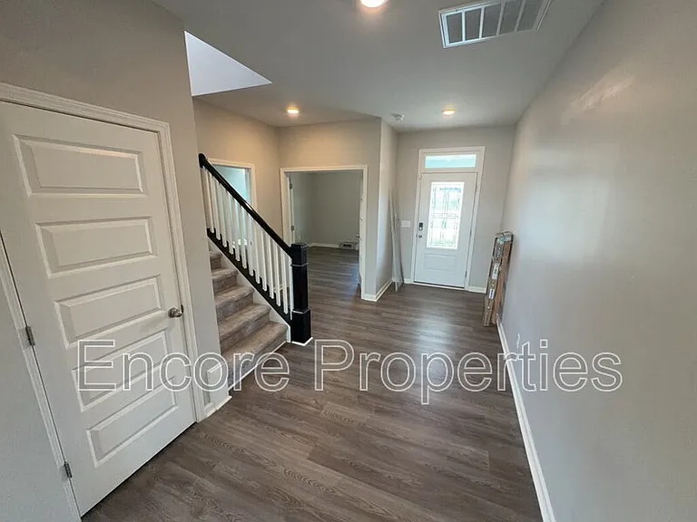 7704 Chestnut Creek Ct — Photo 4