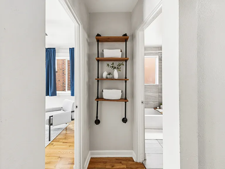 438 N Downing St — Photo 2