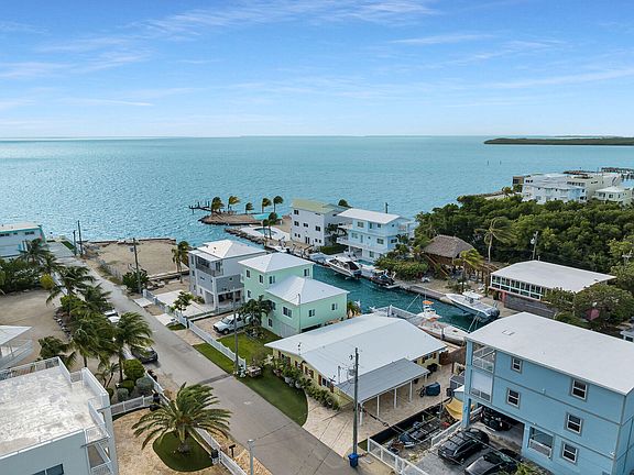 2nd image of 712 Grouper Ln