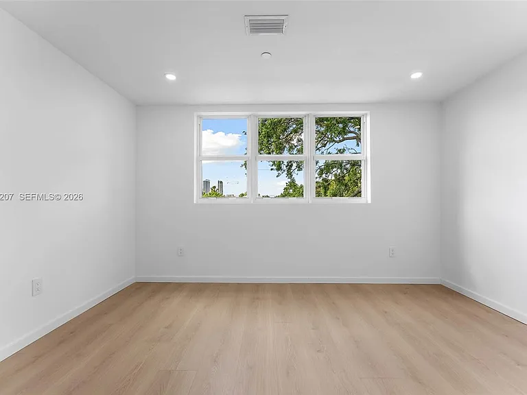 824 SE 12th Ct #828 — Photo 21