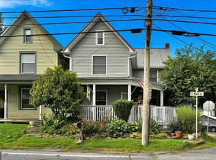 75 E Main St, Reinholds, PA 17569