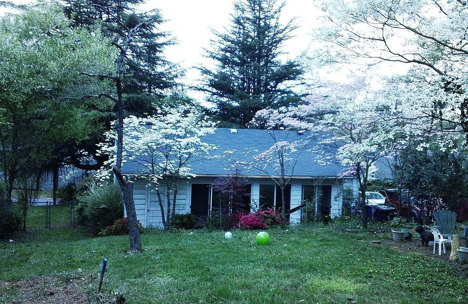 Large Fenced in yard
