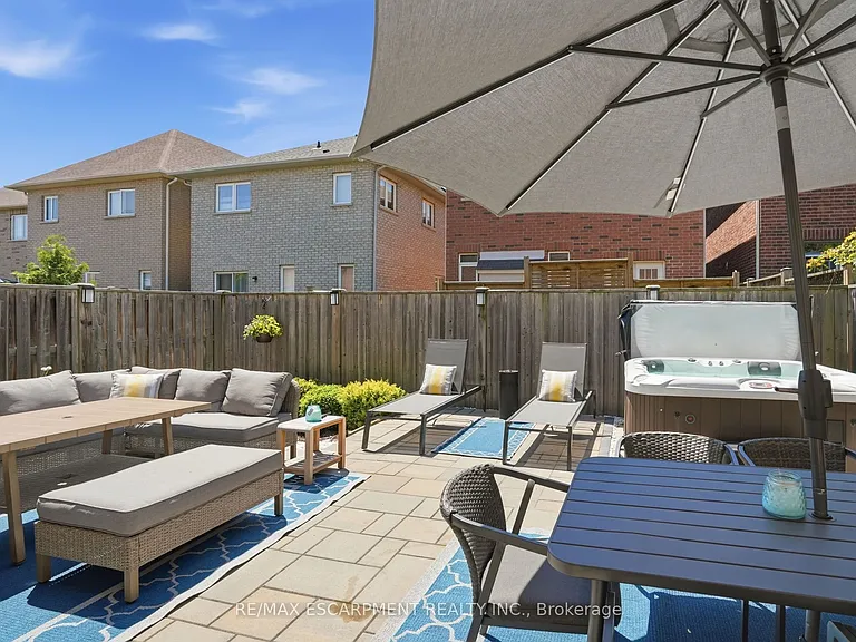 111 Greenstem Cres — Photo 42