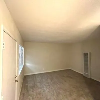 Pacific Shore Apartments — Photo 8
