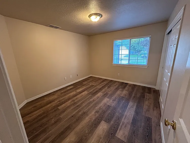 1811 N Prestwick Way — Photo 14