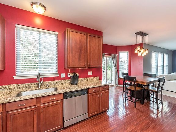 3rd image of 8811 Somerset Ln
