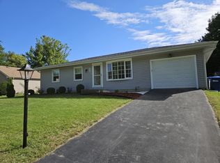 902 S 9th Ave, Saint Charles, IL 60174