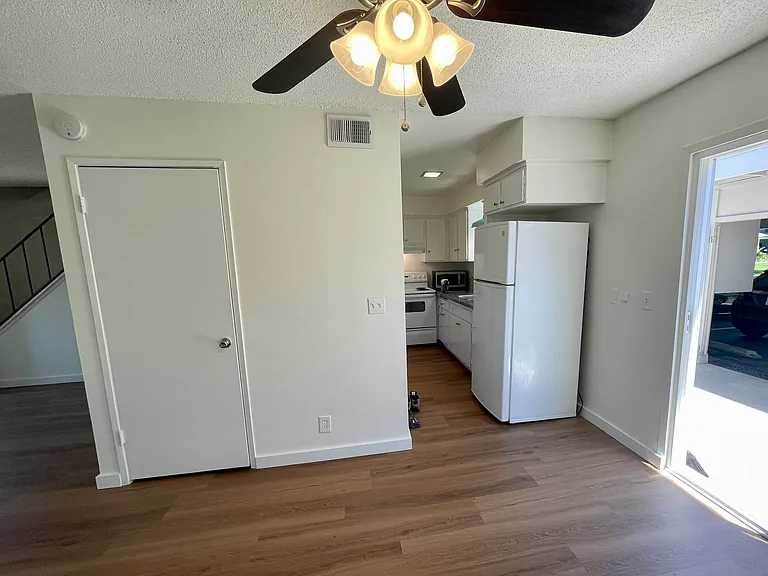 9856 Continental Dr — Photo 15