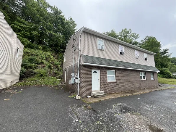 703 W Main St #4, Sophia, WV 25921