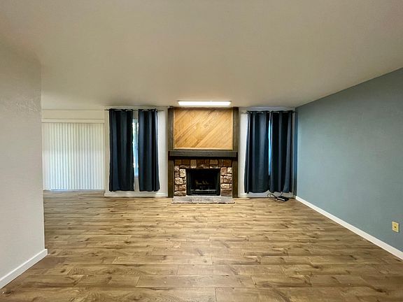 4th image of 12617 NE 130th Way #103