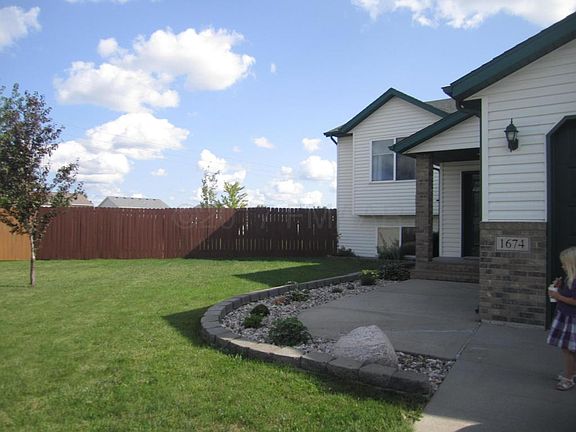 4th image of 1674 Oakwood Dr