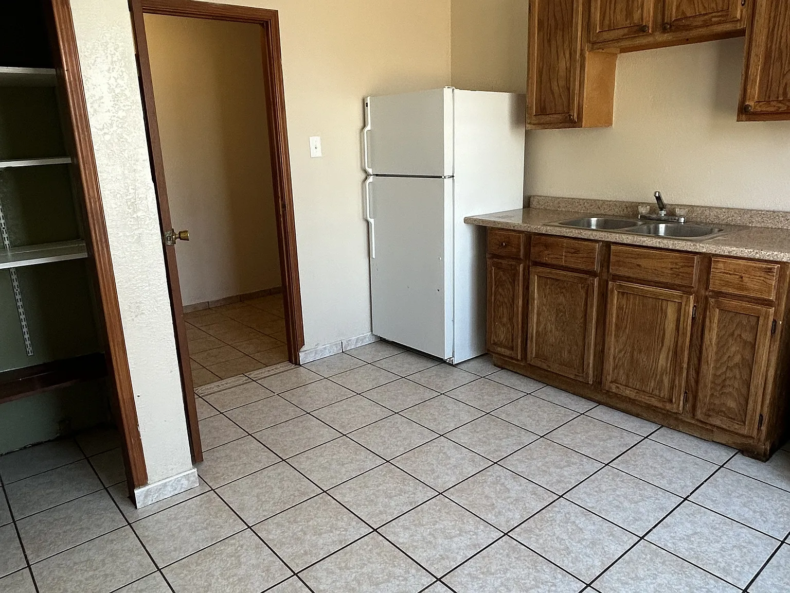 1017 North Main Avenue - 2 — Photo 3