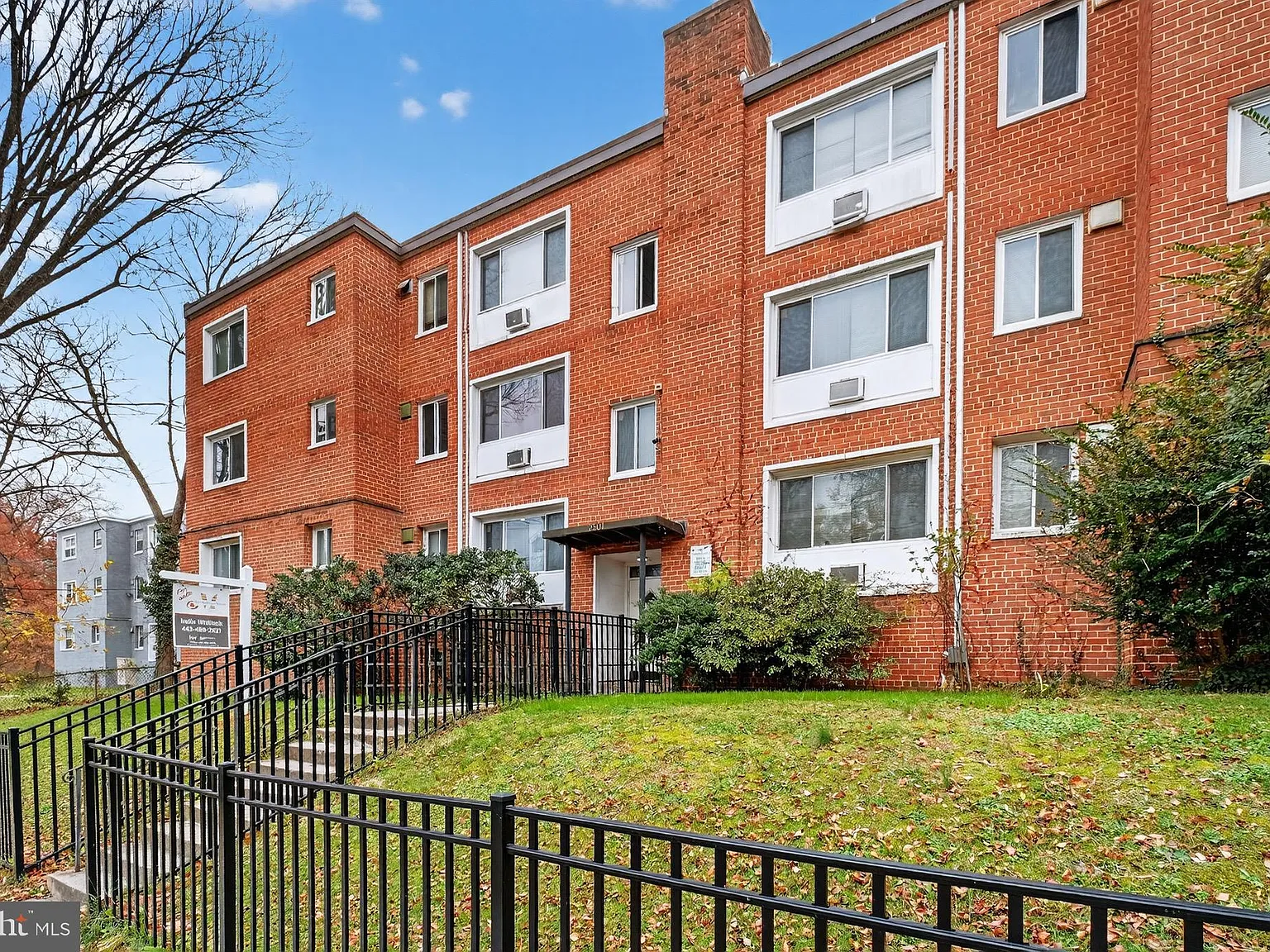 2 bed, 900 sqft, $1,350 — Photo 2