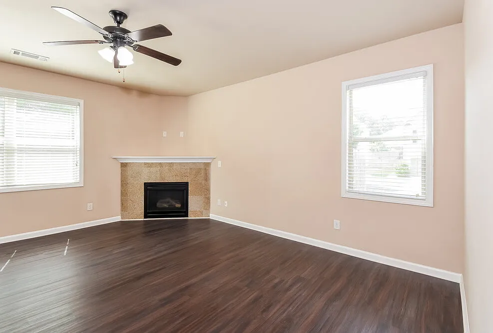 4 bed, 2.5 bath, 2542 sqft, $2,420 — Photo 4