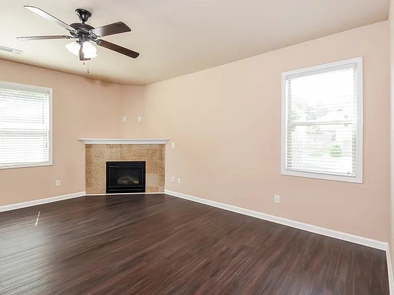 741 Collingsworth Ln — Photo 4