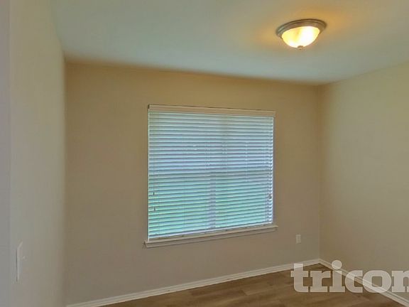 4th image of 117 Magnolia St