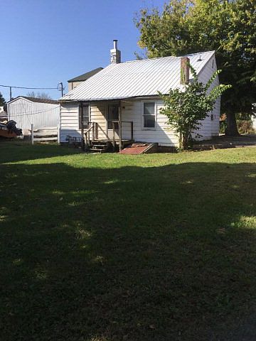 2nd image of 206 E North St