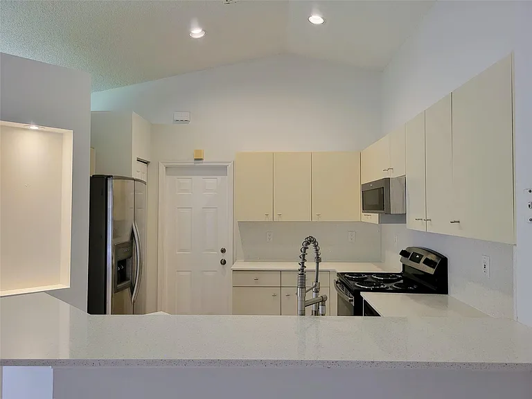 1409 Sabal Trl — Photo 4