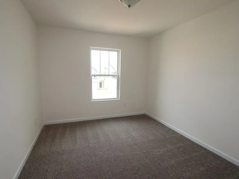 2645 Aubrey St — Photo 2
