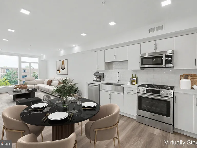 701 N Henry St #401 — Photo 20