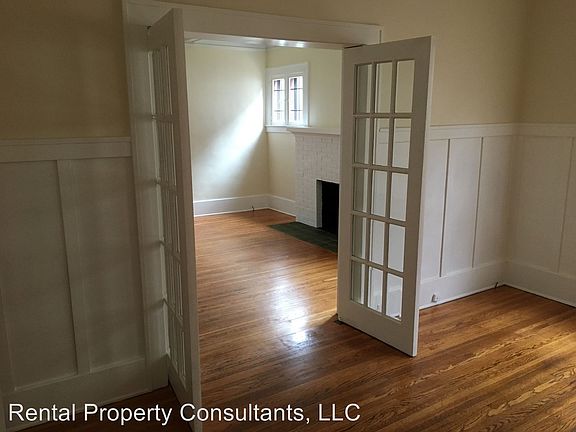 3rd image of 323 Richard Ter SE APT 1