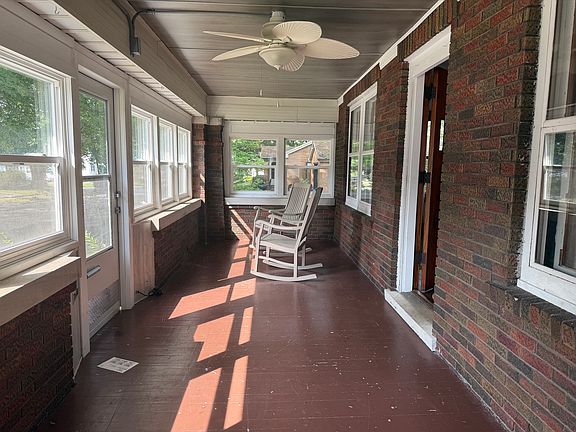 2nd image of 1106 E Olive St