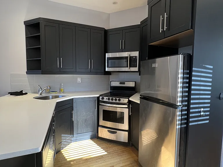 338 Somerset St E #A — Photo 4