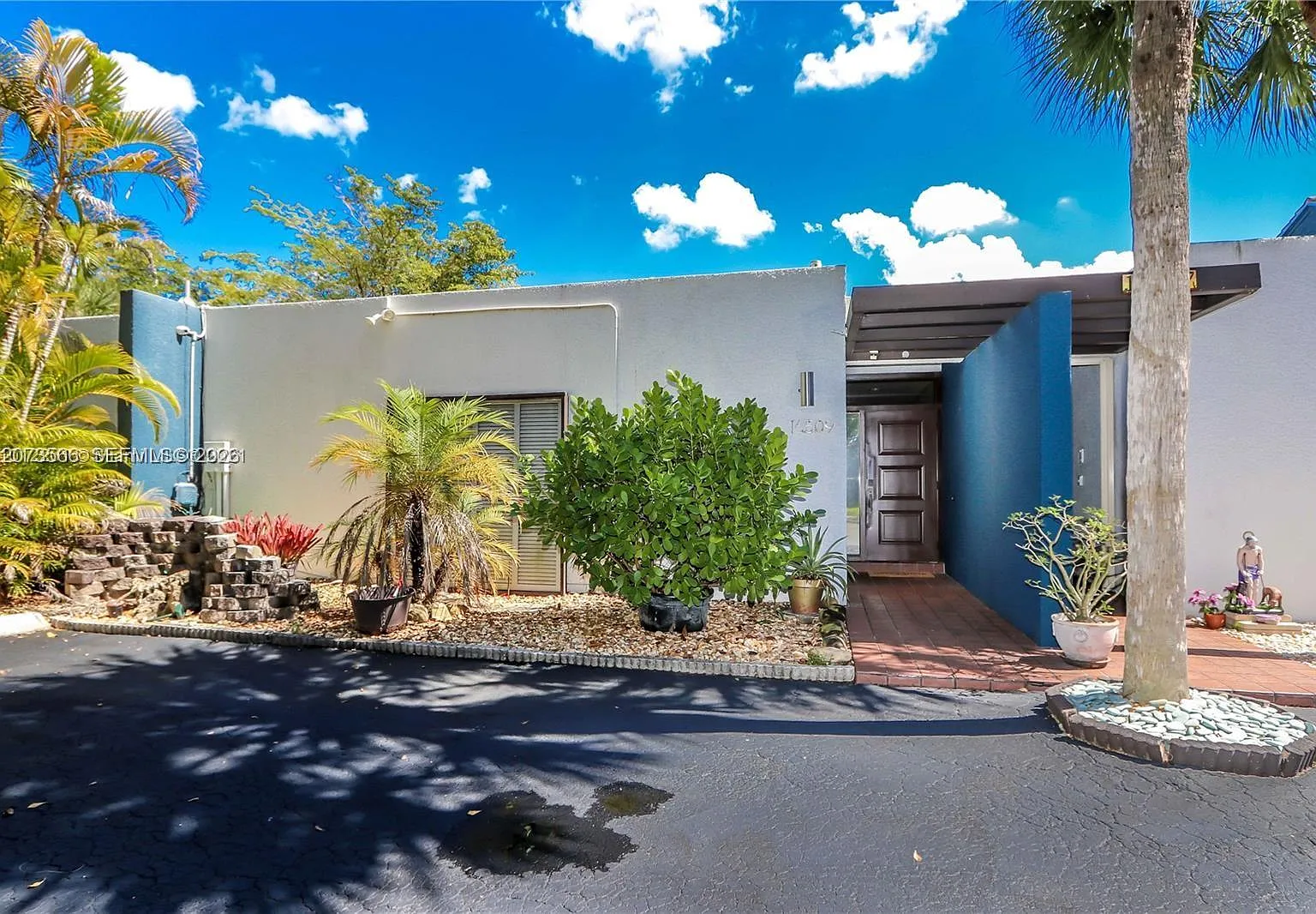 Miami Lakes Windmill Gate — Photo 4
