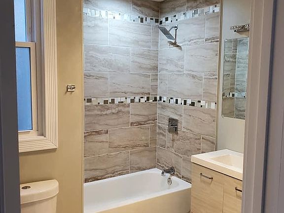 5th image of 229 E 55th Pl #B