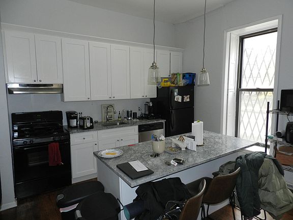4th image of 517 W Arlington Pl #1W