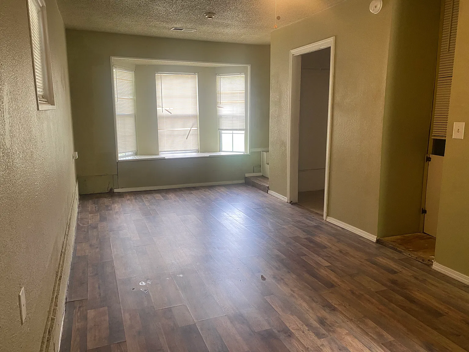 316 E Jarman Dr — Photo 3