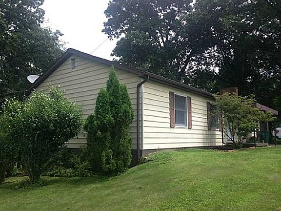 3rd image of 15 Black Oak Dr